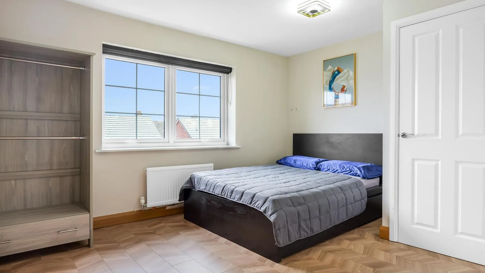 Luxurious 4 Bedroom House Liverpool Guest house